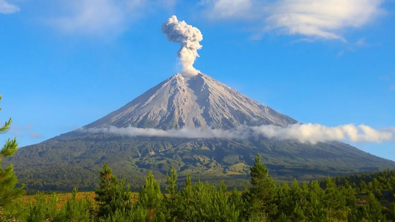 Taklukkan Trek Tanjakan di Pos 3 Gunung Semeru yang Menguras Adrenalin, Lumajang